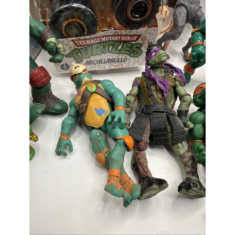 LOT 19 TEENAGE‎ MUTANT NINJA TURTLES ACTION FIGURES